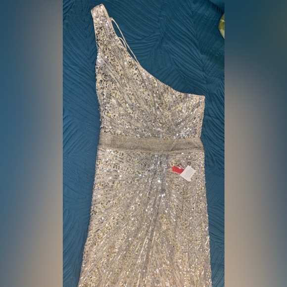 MAC DUGGAL One Shoulder, Corset Lace Back Gown With Leg Slit and Beaded Belt. 16 - Picture 8 of 10